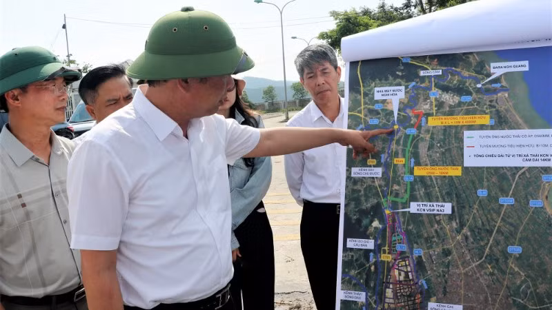 Đoàn công tác Ủy ban nhân dân tỉnh Nghệ An kiểm tra tiến độ thực hiện Dự án Khu công nghiệp VSIP Nghệ An 3 vào ngày 12/3.