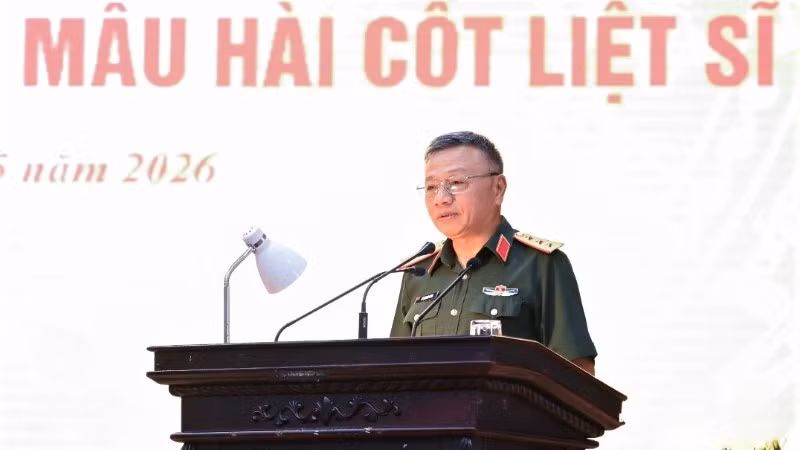 Thượng tướng Lê Quang Minh, Phó Chủ nhiệm Tổng cục Chính trị, Ủy viên Ban Chỉ đạo 515 Quốc gia phát biểu tại hội nghị.