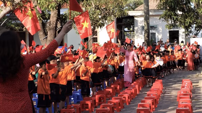 Hơn 945.000 học sinh của tỉnh Nghệ An tham dự lễ khai giảng năm học mới.