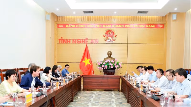 Quang cảnh buổi làm việc.