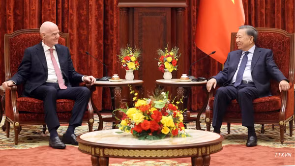 Tổng Bí thư, Chủ tịch nước Tô Lâm tiếp Chủ tịch FIFA Gianni Infantino. (Ảnh: TTXVN)
