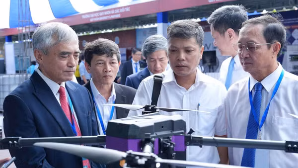 Sản phẩm công nghệ của doanh nghiệp được giới thiệu tại Hội nghị Khoa học và Triển lãm quốc tế về Điều khiển và Tự động hóa lần thứ 8. (Ảnh: Hội tự động hóa)