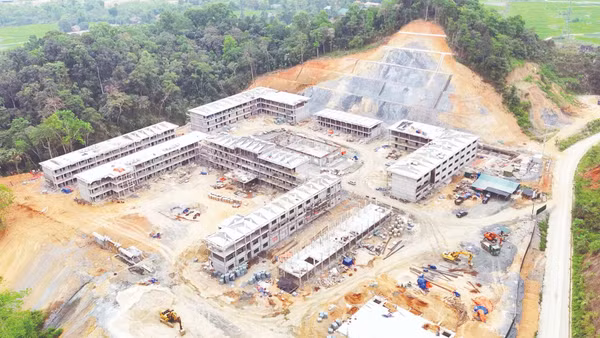 Toàn cảnh dự án xây dựng Trường phổ thông nội trú liên cấp tiểu học và trung học cơ sở Thanh Thủy. (Ảnh: ĐẠI THẮNG)
