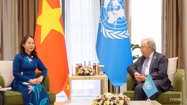Phó Chủ tịch nước Võ Thị Ánh Xuân gặp Tổng Thư ký Liên hợp quốc António Guterres. (Ảnh: TTXVN)