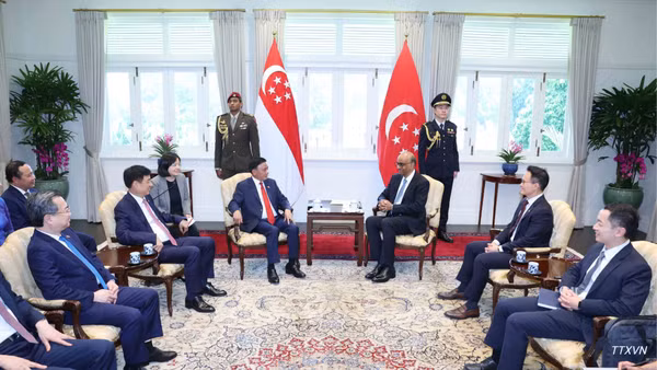 Thường trực Ban Bí thư Trần Cẩm Tú hội kiến Tổng thống Singapore Tharman Shanmugaratnam. (Ảnh: TTXVN)