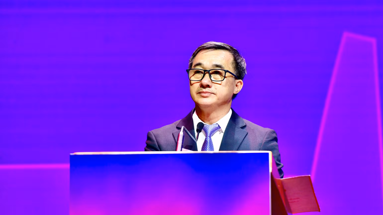 gsts-tran-van-thuan-thu-truong-bo-y-te-viet-nam-phat-bieu-khai-mac.jpg