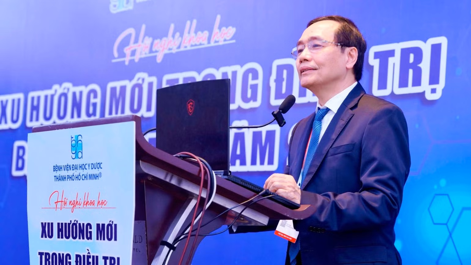 gs-ts-bs-truong-quang-binh-chu-tich-hoi-dong-khoa-hoc-benh-vien-dai-hoc-y-duoc-tp-ho-chi-minh-phat-bieu-khai-mac-hoi-nghi-khoa-hoc-xu-huong-moi-trong-dieu-tri-benh-tim-mach-nam-2027.jpg