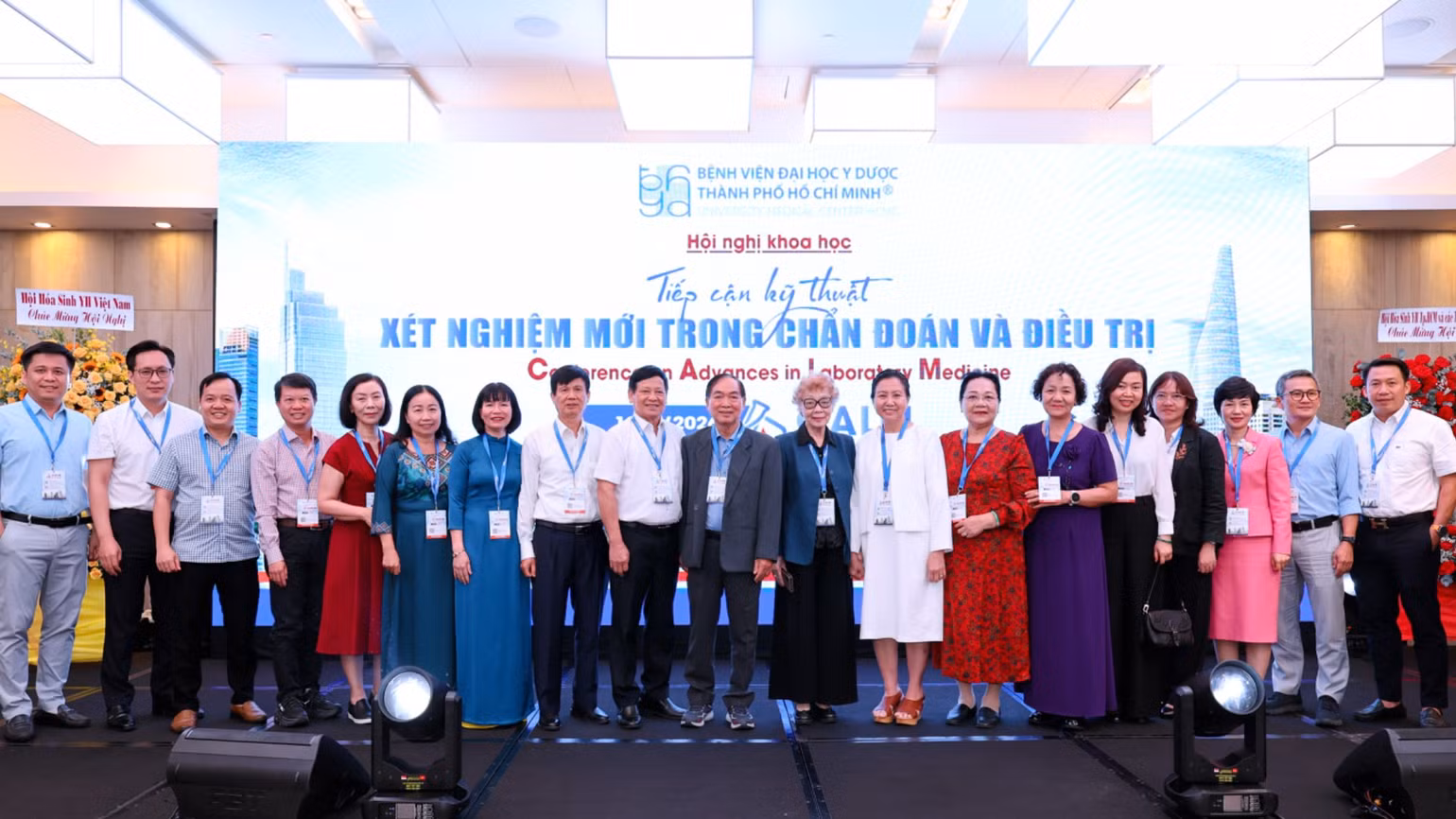 2-dai-bieu-va-chuyen-gia-tham-du-calm-2026-chup-anh-luu-niem-2212.jpg