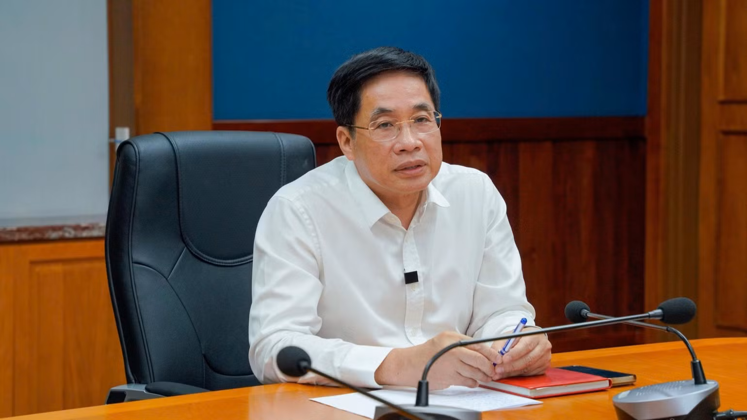 pgs-ts-bs-nguyen-hoang-bac-giam-doc-benh-vien-chu-tri-cuoc-hop-chi-dao-cong-tac-phan-cong-nhan-su-va-chuan-bi-nguon-luc-cho-qua-trinh-lay-ghep-da-tang-8735.jpg