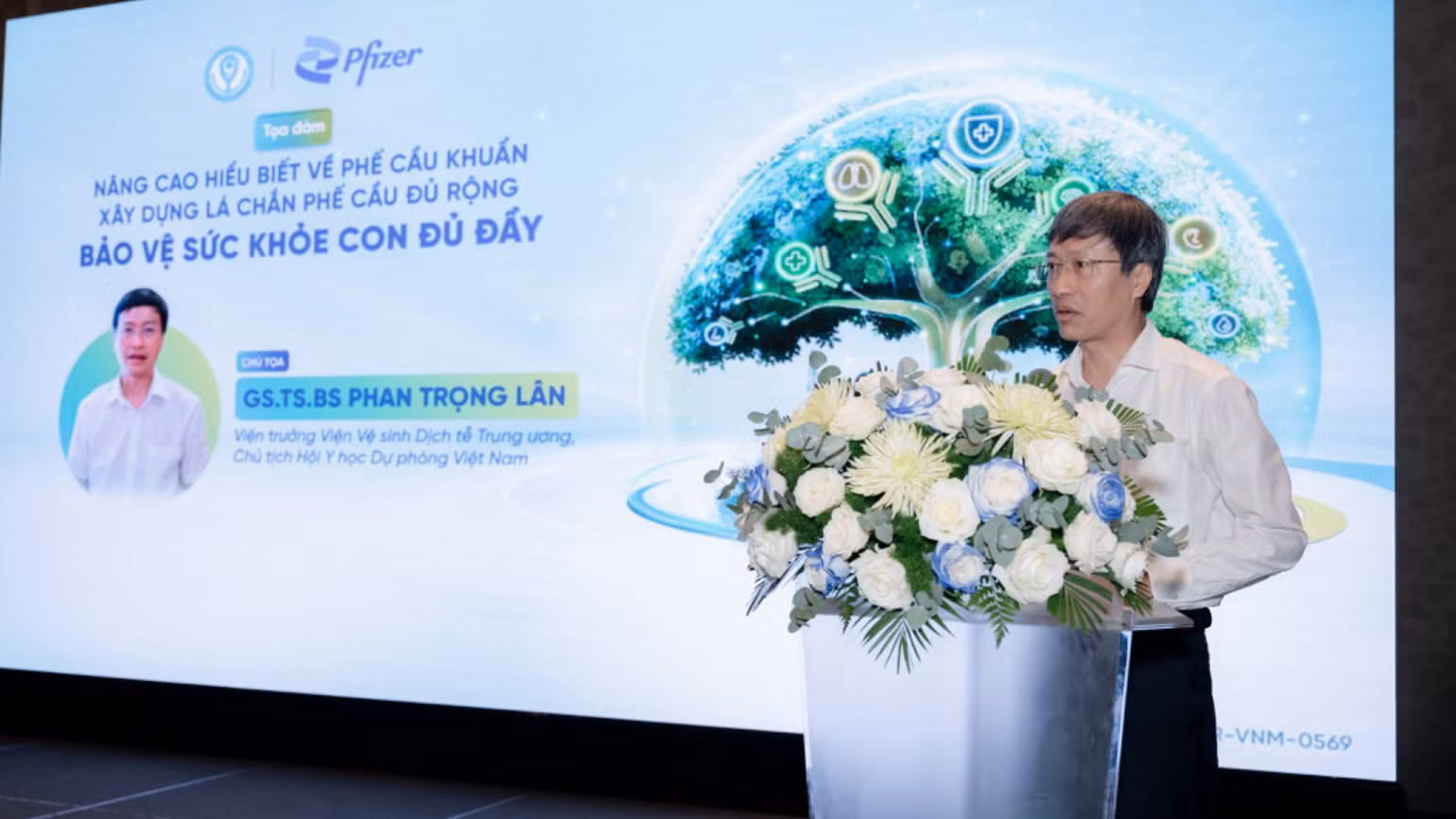gstsbs-phan-trong-lan-vien-truong-vien-ve-sinh-dich-te-trung-uong-chu-tich-hoi-y-hoc-du-phong-viet-nam-chia-se-ve-nguy-co-va-ganh-nang-benh-do-phe-cau-khuan-o-tre-em-tai-buoi-toa-dam-3302.jpg