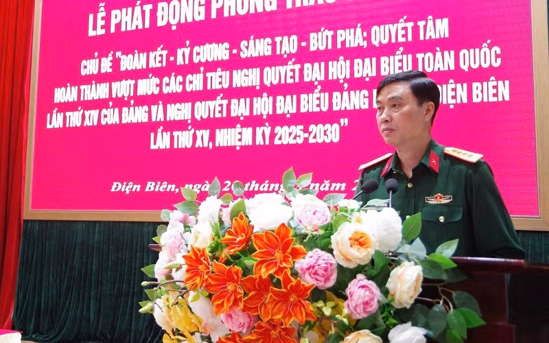 Đại tá Nguyễn Trung Đắc, Ủy viên Ban Chấp hành Đảng bộ tỉnh, Chính ủy Bộ Chỉ huy quân sự tỉnh phát động phong trào thi đua.