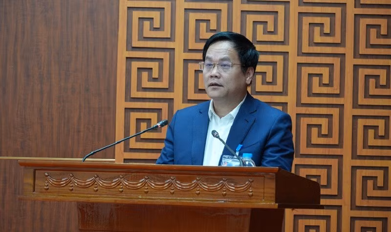 Đồng chí Nguyễn Tiến Đạt, Giám đốc Sở Nội vụ Điện Biên - đại diện cơ quan thường trực Ủy ban Bầu cử tỉnh Điện Biên báo cáo việc tiếp nhận hồ sơ giới thiệu ứng cử đại biểu Quốc hội và Hội đồng nhân dân tỉnh, nhiệm kỳ 2026-2031.