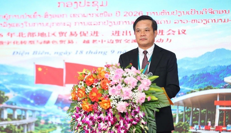 Đồng ch&iacute; L&ograve; Văn Cương, Ph&oacute; Chủ tịch Thường trực Ủy ban nh&acirc;n d&acirc;n tỉnh Điện Bi&ecirc;n giới thiệu tiềm năng, lợi thế của Điện Bi&ecirc;n trong ph&aacute;t triển kinh tế cửa khẩu. (Ảnh: L&Ecirc; LAN)