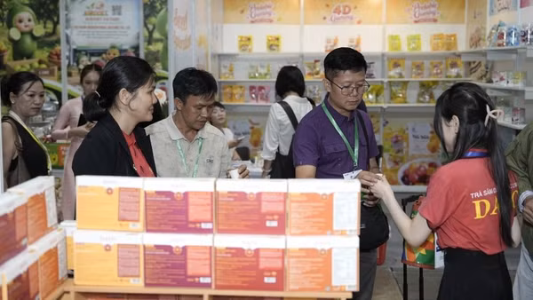 Triển lãm thu hút nhiều khách đến tham quan và mua sắm. (Ảnh: CTV)