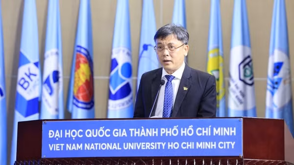 Phó Giáo sư, Tiến sĩ Nguyễn Minh Tâm, Phó Giám đốc Đại học Quốc gia Thành phố Hồ Chí Minh phát biểu khai mạc (Ảnh: MỘC MIÊN)