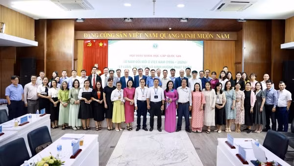 Đại biểu chụp ảnh lưu niệm. (Ảnh: ULAW)
