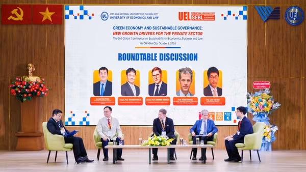 Chuyên gia thảo luận tại sự kiện. (Ảnh: UEL)