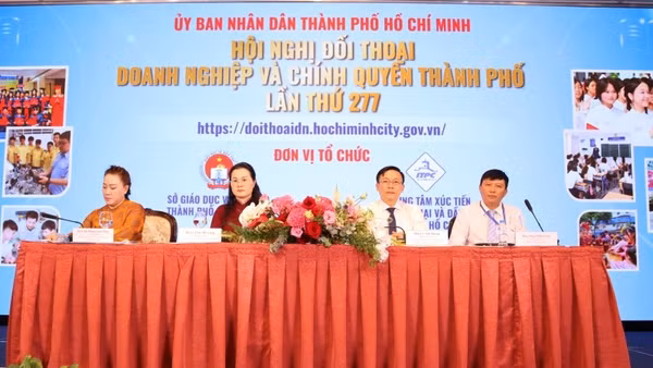 Các đồng chí chủ trì buổi đối thoại. (Ảnh: ITPC)