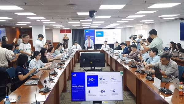 Quang cảnh buổi họp báo. (Ảnh: CAO TÂN)