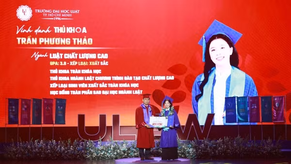 Trường đại học Luật Thành phố Hồ Chí Minh vinh danh tân khoa. (Ảnh: ULAW)