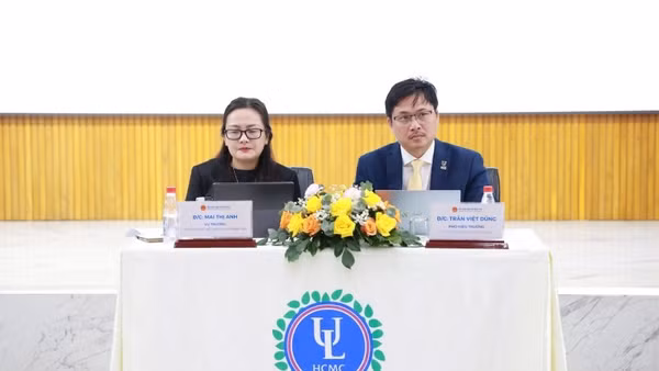 Các đồng chí chủ trì hội thảo. (Ảnh: Cộng tác viên)