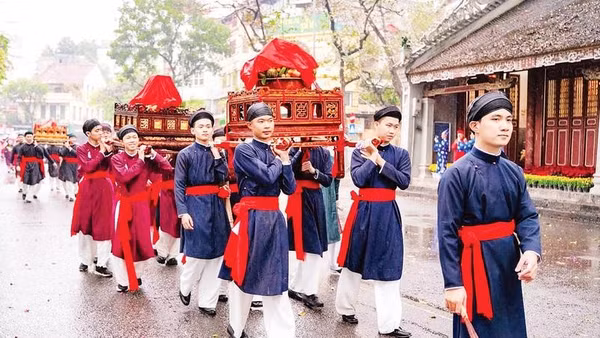 Không gian hồ Hoàn Kiếm là nơi diễn ra nhiều hoạt động văn hóa truyền thống giàu ý nghĩa của Thủ đô.