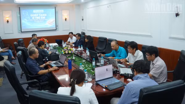 Quang cảnh tọa đàm về Ghép tạng ở trẻ em. (Ảnh: KHANG ANH)