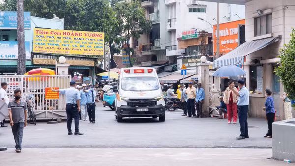 Một trường hợp cấp cứu được vận chuyển vào Bệnh viện Chợ Rẫy. (Ảnh: Bệnh viện cung cấp)