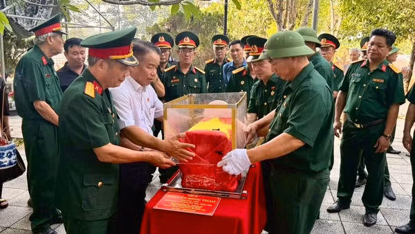 Lễ cất bốc, di dời hài cốt liệt sĩ Nguyễn Sông Thao. 