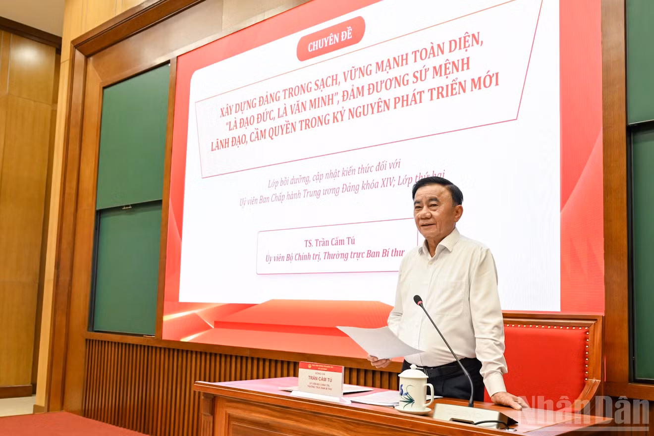 Thường trực Ban Bí thư Trần Cẩm Tú trao đổi và truyền đạt Chuyên đề: Xây dựng Đảng trong sạch, vững mạnh toàn diện, “là đạo đức, là văn minh”, đảm đương sứ mệnh lãnh đạo, cầm quyền trong kỷ nguyên phát triển mới.