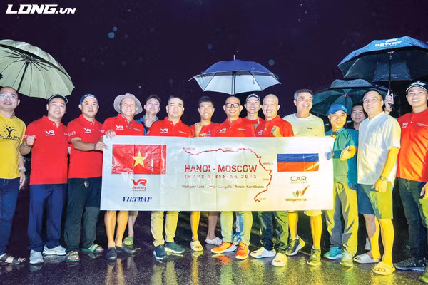 Đoàn xe xuất phát tại Hà Nội.