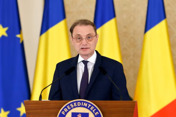 Ngài Luca Niculescu được bầu làm Thủ tướng Romania. (Ảnh: THX/TTXVN phát)