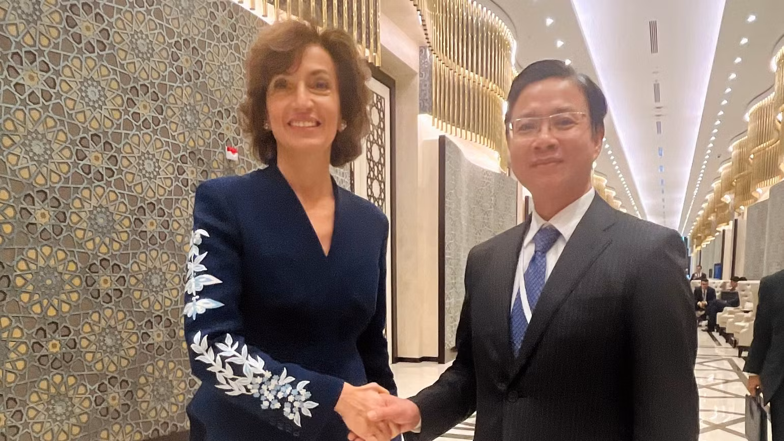 anh-thu-truong-ngoai-giao-ngo-le-van-gap-ba-audrey-azoulay-tong-giam-doc-unesco-2-1-7217.jpg