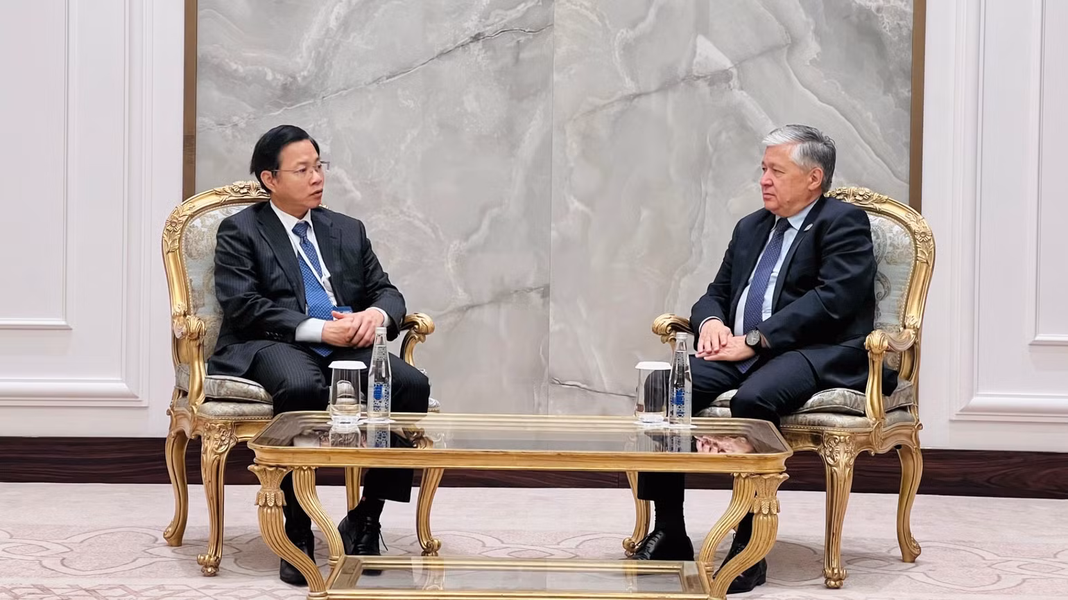 thu-truong-ngo-le-van-gap-thu-truong-thu-nhat-bo-ngoai-giao-nuoc-chu-nha-uzbekistan-2-7149.jpg