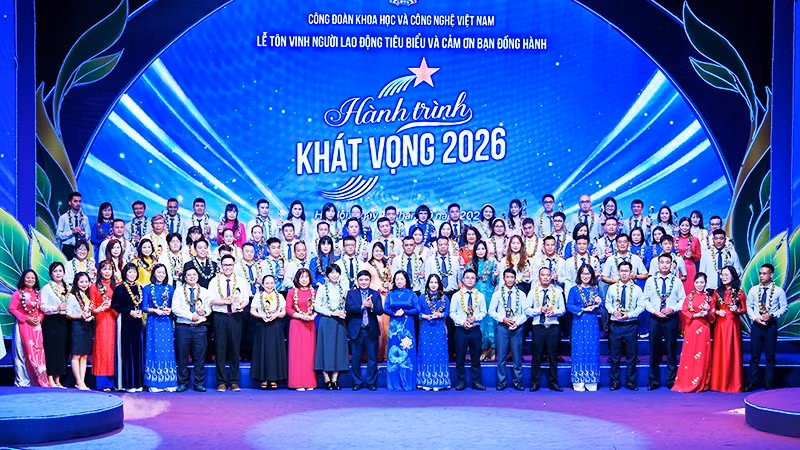 Người lao động tiêu biểu của ngành khoa học, công nghệ được vinh danh tại chương trình. Ảnh: THẾ ĐẠI