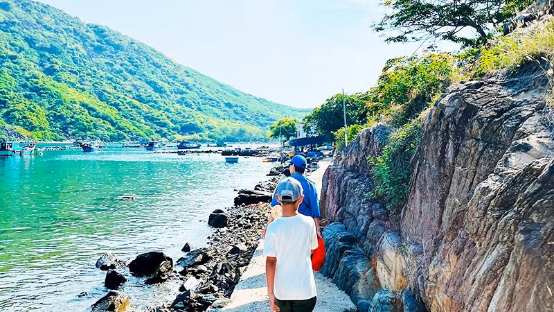 Đường vào đảo Bích Đầm.