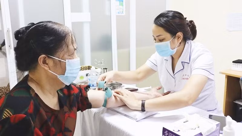 Người dân được tiêm chủng đầy đủ sẽ tăng khả năng miễn dịch cộng đồng.