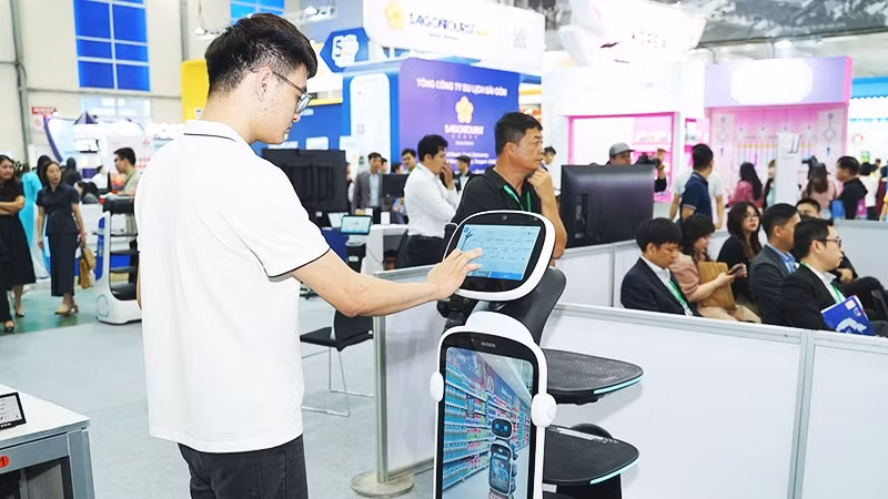 Sự phát triển nhanh chóng của AI đặt ra yêu cầu cấp thiết phải hoàn thiện khung pháp lý để quản lý hiệu quả công nghệ này. Ảnh: HẢI NAM