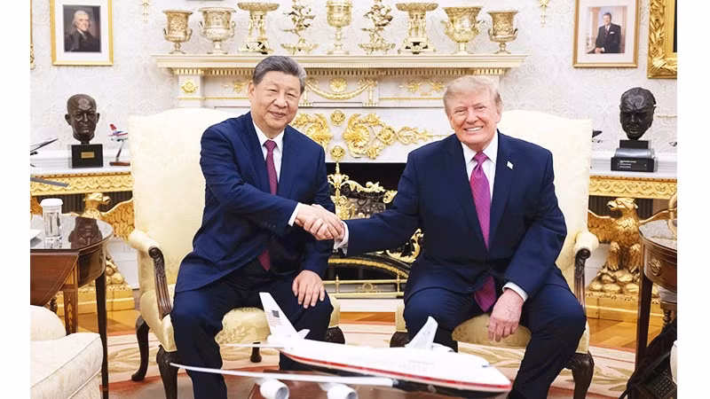 Hai nhà lãnh đạo Trung Quốc (bên trái) và Mỹ gặp gỡ tại Nhà Trắng. Ảnh: XINHUA