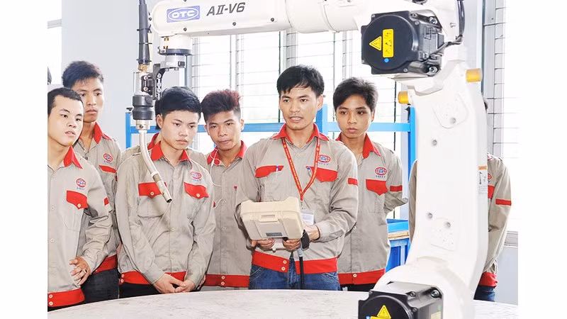 Đào tạo nguồn nhân lực chất lượng để đón đầu các dự án đầu tư công nghệ có giá trị gia tăng cao. Ảnh: NAM NGUYỄN