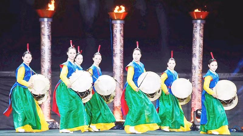 Giai điệu kết nối bên dòng sông Hương