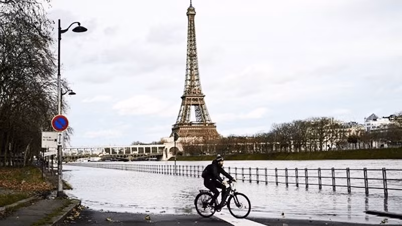 Paris muốn trở thành thành phố thân thiện với người đi xe đạp. Ảnh: XINHUA