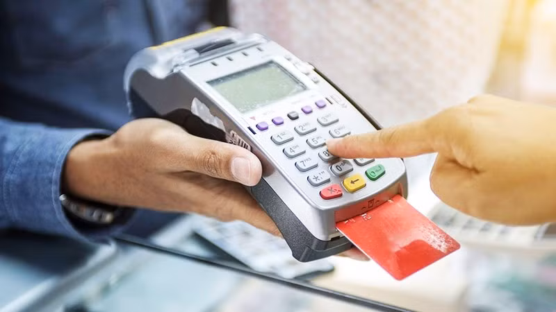 Nghị định 70 được ban hành, trong đó yêu cầu hộ kinh doanh có doanh thu từ 1 tỷ đồng trở lên sử dụng hóa đơn điện tử từ máy tính tiền kết nối với cơ quan thuế. 