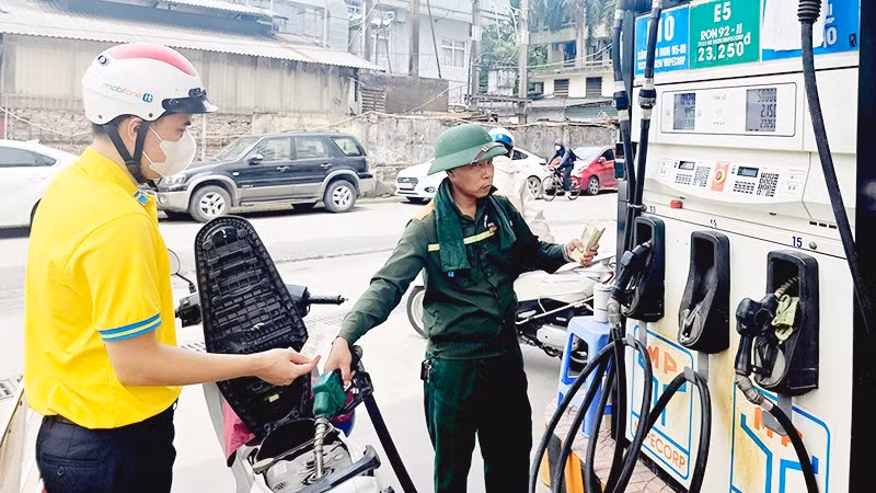 Việc triển khai xăng sinh học trên diện rộng đang mở ra cơ hội phát triển cho ngành công nghiệp ethanol trong nước. Ảnh: NAM HẢI