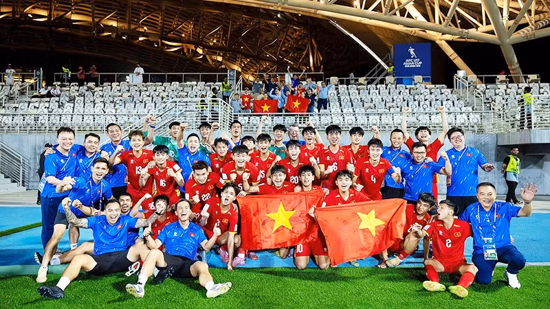 U17 Việt Nam giành vé dự World Cup và dấu ấn thầm lặng của bầu Hiển