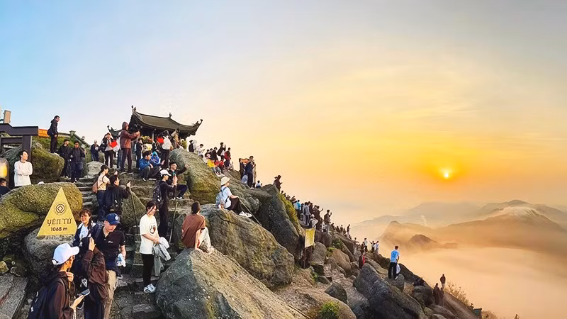 Yên Tử đón 1 triệu lượt khách trong bốn tháng đầu năm. 