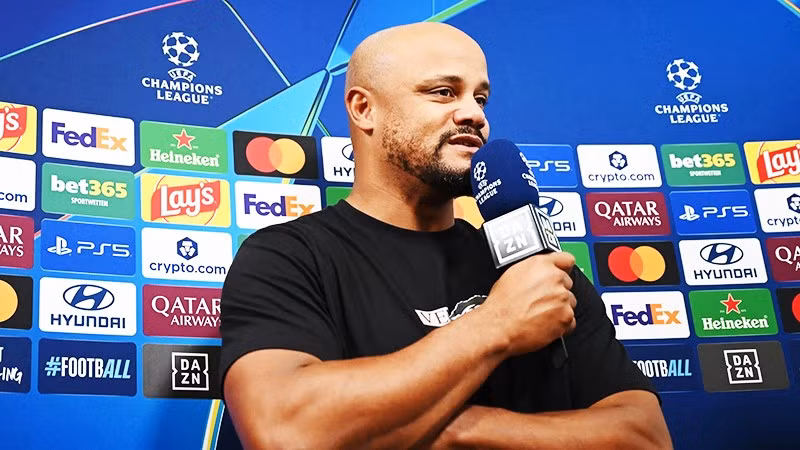 HLV Vincent Kompany vừa phải nhập viện cấp cứu sau khi ngất xỉu trên sân tập của Bayern.