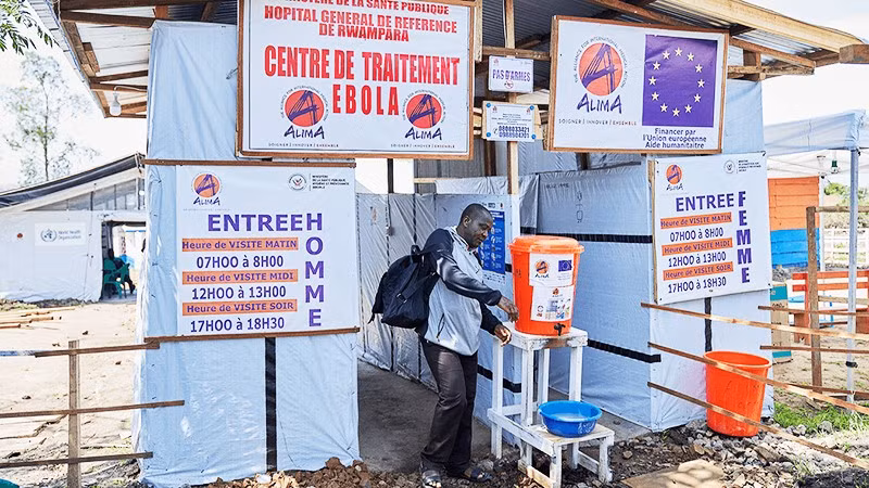Một trung tâm điều trị Ebola tại Uganda. Ảnh: GETTY IMAGES