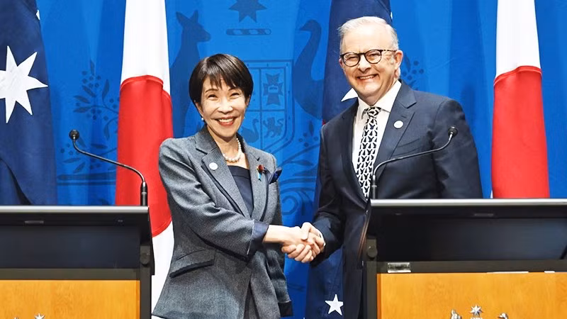 Hai nhà lãnh đạo Nhật Bản (bên trái) và Australia cam kết nâng tầm hợp tác. Ảnh: THE KOREA HERALD