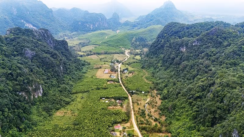 Bản Hà Lẹc nhìn từ trên cao.